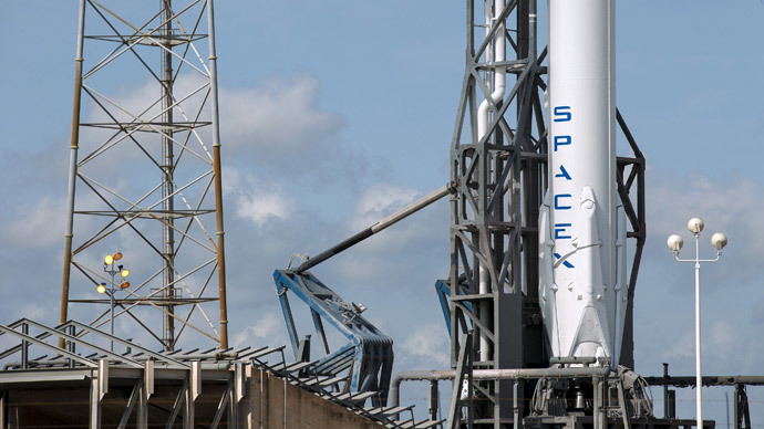 SpaceX: Dragon liftoff successful, Falcon botches landing