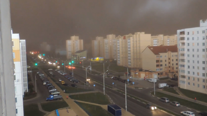 Epic storm turns day into night in Belarusian city (VIDEO)