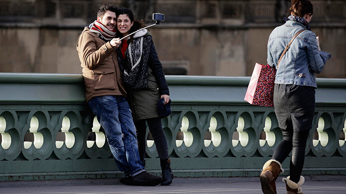 No selfie sticks, comrades! Leftists ask Moscow authorities to ban handheld devices on V-Day parade