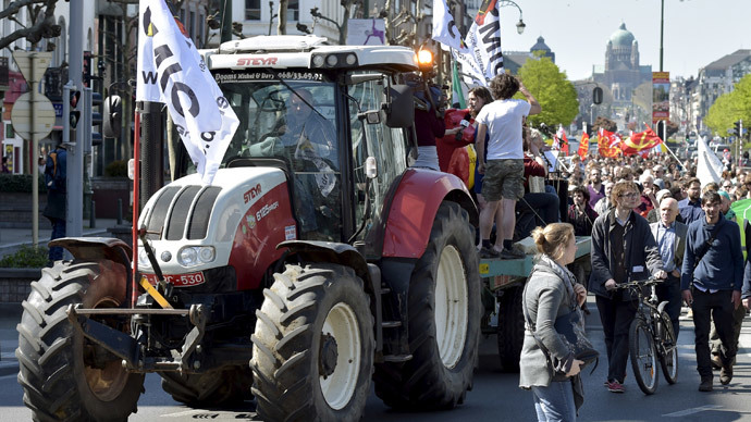 A tractor leads a consumer rights activists demonstration against the Transatlantic Trade and Investment Partnership (TTIP) in Brussels, April 18, 2015. (Reuters / Eric Vidal)