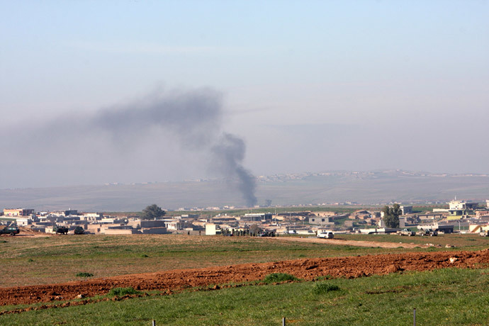 Smoke rises during clashes between Kurdish Peshmerga fighters and Islamic State (IS) militants, on the outskirts of Mosul (Reuters / Azad Lashkari)