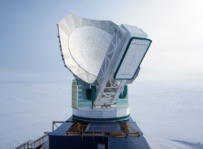 The South Pole Telescope. (Photo by John Mallon III, National Science Foundation/nsf.gov)