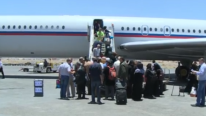 Russian planes evacuate foreign residents in Yemen (screenshot from RT video)