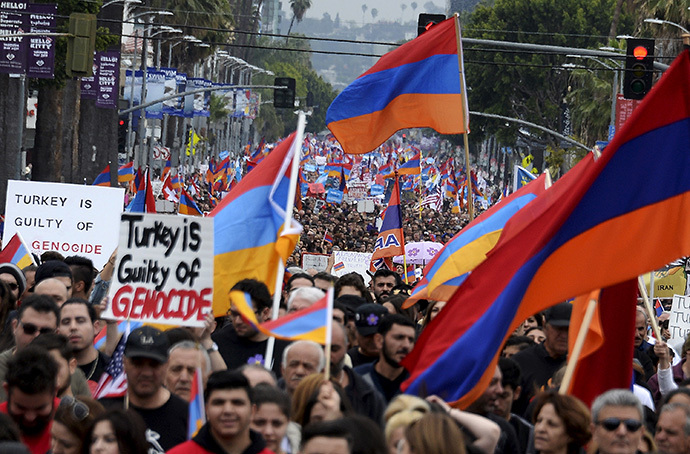 Demonstrators march to commemorate the 100th anniversary of mass killing of Armenians by Ottoman Turks, in Los Angeles, California April 24, 2015. (Reuters/Kevork Djansezian)