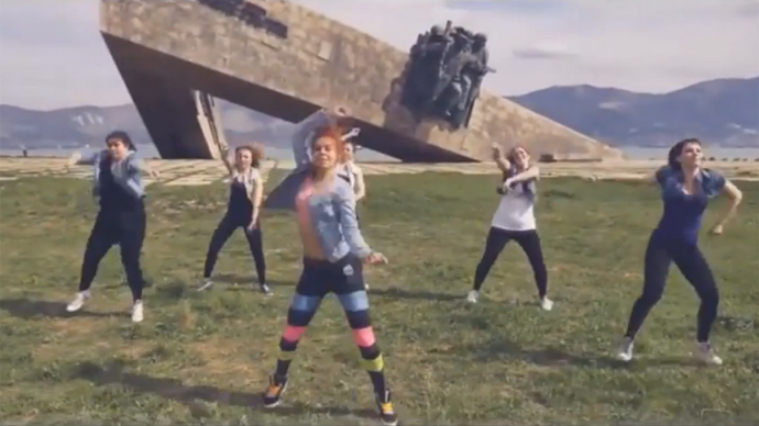 Russian twerking redux: Women jailed for ‘inappropriate’ dancing next to WWII memorial (VIDEO)