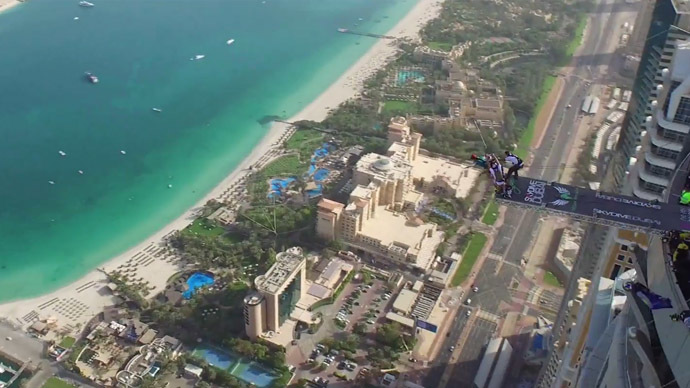 Free Fall: Base jumping off world’s tallest residential bldg takes breath away (VIDEO)