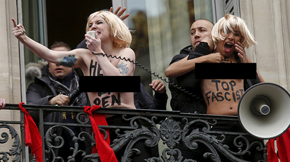 FEMEN vs Zeman: Czech President’s bodyguards wrestle topless activist at polling station (VIDEO)