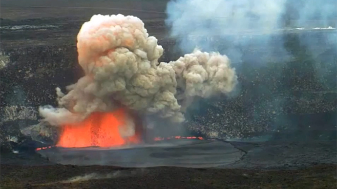 Hawaii volcano explodes after rocks fall into active crater (VIDEO)