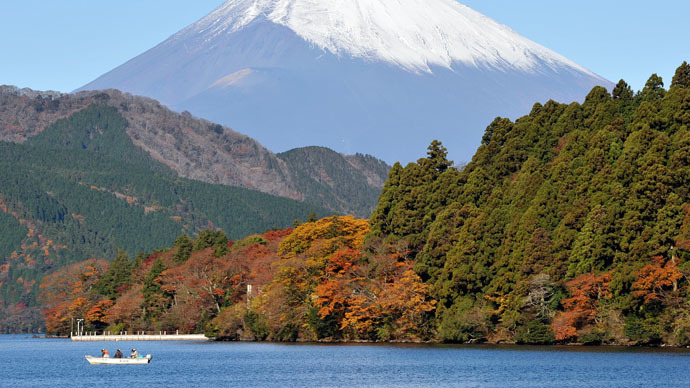 100 volcanic quakes at popular Japanese resort prompt tourist warning