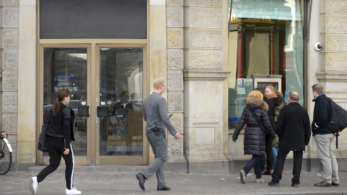 Denmark ponders allowing shops go cash-free