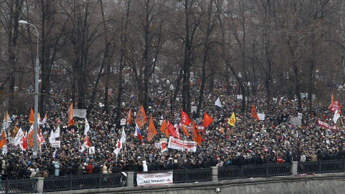 A general view of a sanctioned rally to protest against violations during the parliamentary elections is seen at Bolotnaya square in Moscow December 10, 2011. (Reuters/Sergei Karpukhin)