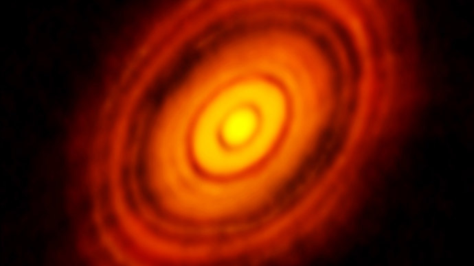 Peek into solar system’s past: Image of dusty disk around young star shows forming planets