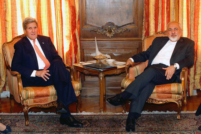 US Secretary of State John Kerry (L), meets with Iran's Foreign Minister Mohammad Javad Zarif in New York April 27, 2015. (Reuters/Jason DeCrow)