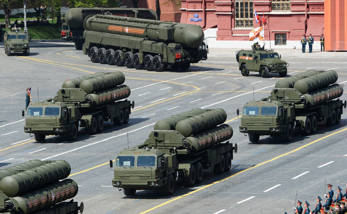 S-400 Triumph/SA-21 Growler medium-range and long-range surface-to-air missile systems at the military parade to mark the 70th anniversary of Victory in the 1941-1945 Great Patriotic War. (RIA Novosi/Alexander Vilf)