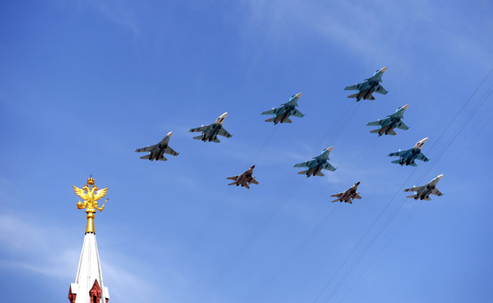 Sukhoi Su-34 Fullback tactical bombers, Su-27 Flanker fighters and Mikoyan-Gurevich MiG-29 Fulcrum fighters at the military parade to mark the 70th anniversary of Victory in the 1941-1945 Great Patriotic War. (RIA Novosti/Konstantin Chalabov)