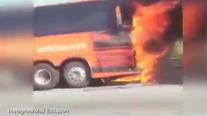 ​Blazing bus blows up on Massachusetts highway, meters from traffic flow (VIDEO)