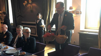 Potatoes for Kerry: Russian FM keeps up gift exchange traditions