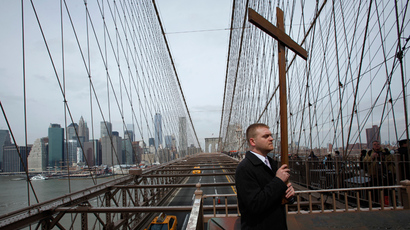 US Christians decrease 5 percent in 7 yrs - poll