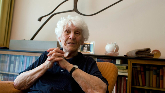 ​Never too late: Nazi-discriminated 102yo becomes world’s oldest doctorate recipient