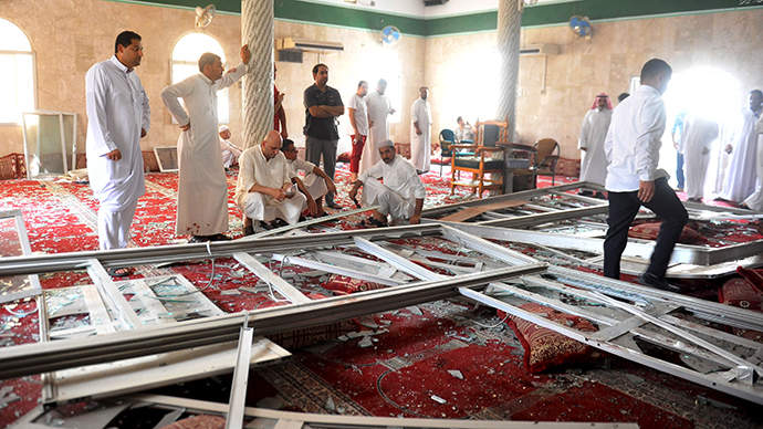 21 dead after suicide bomber strikes Shiite mosque in S. Arabia, ISIS claims responsibility