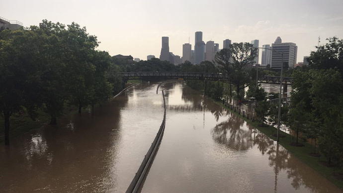 Texas dam on Padera Lake ‘breaches’ following massive floods