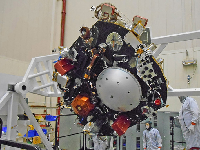 Turning the InSight Lander's Science Deck (Credit: NASA / JPL-Caltech / Lockheed Martin)