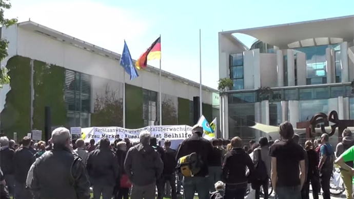 Men in Black: Lawyers protest mass surveillance in Berlin (VIDEO)