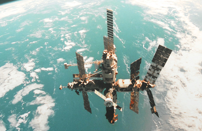 The Mir space station in flight. (RIA Novosti/Sergey Pyatakov)