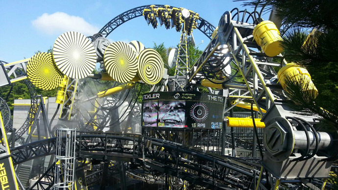 Rollercoaster carriages collide at UK's Alton Towers theme park, 4 seriously injured