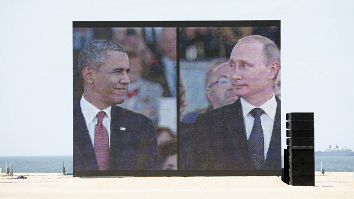A huge video screen on Sword Beach shows U.S. President Barack Obama and Russian President Vladimir Putin. (Reuters/Kevin Lamarque)