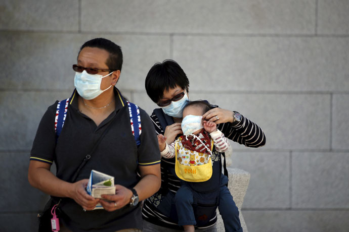 A Chinese tourist puts a mask on her child's face to prevent contracting Middle East Respiratory Syndrome (MERS) at the Gyeongbok Palace in central Seoul, South Korea June 3, 2015. (Reuters/Kim Hong-Ji)