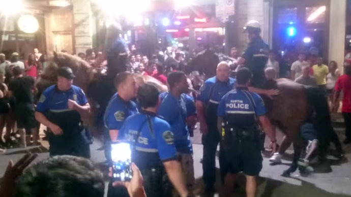 Texas police filmed grabbing phone, pepper spraying owner for no apparent reason (VIDEO)