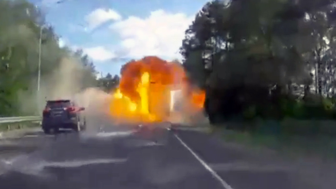 Car, truck collide, cause explosion on Russian road (VIDEO)
