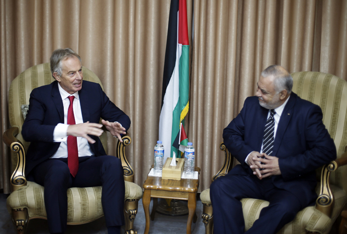 Quartet Representative to the Middle East and former British Prime Minister, Tony Blair (R), meets Palestinian Minster of Justice, Saleem Saqqa, in Gaza City, February 15, 2015. (Reuters / Suhaib Salem)