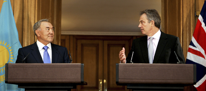 Kazakhstan President Nursultan Nazarbayev (L) and Tony Blair (Reuters / Alastair Grant / Pool)