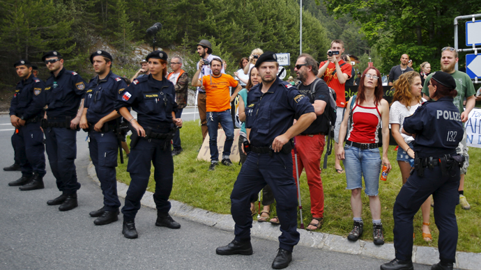 Austrian police officers stand guard at a street check point before the Bilderberg meetings at Interalpen Hotel in the Austrian village of Buchen, June 12, 2015. (Reuters / Leonhard Foeger)