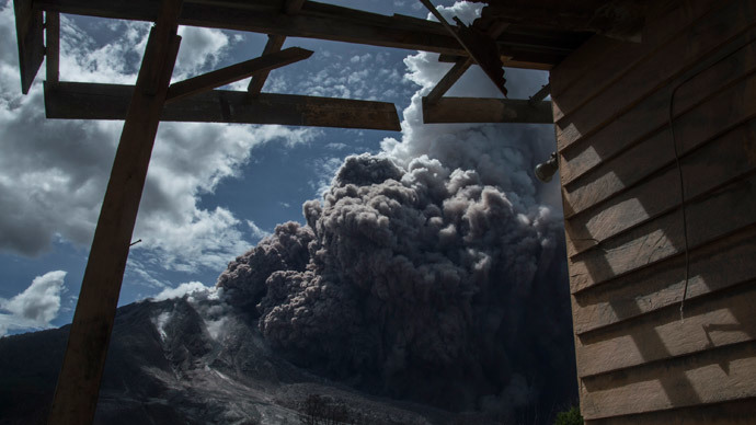 ​Sinabung eruption: Rumbling volcano sends more hot ash into Indonesian skies (PHOTOS, VIDEO)