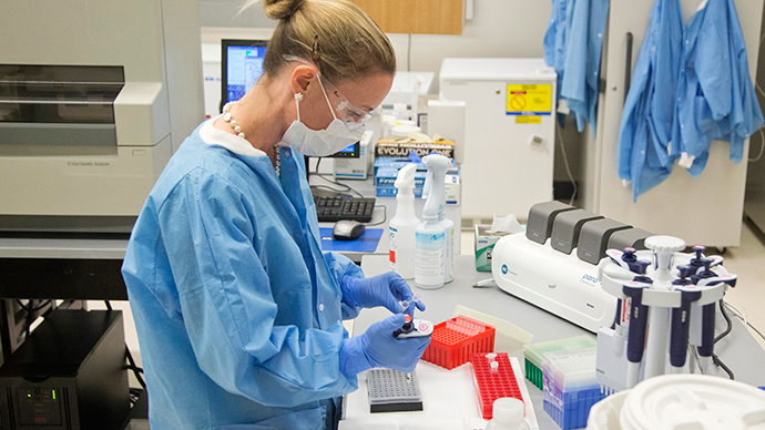 First ever time-lapse of white blood cell dying helps scientist discover new immune alert system (VIDEO)