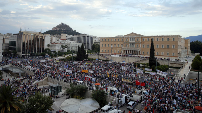 Protesters gather in front of the parliament building during an anti-austerity pro-government rally in Athens, Greece, June 21, 2015. (Reuters / Marko Djurica)