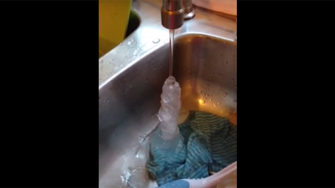 Prank or physics anomaly? Running tap water turns into ice in Australia (VIDEO)