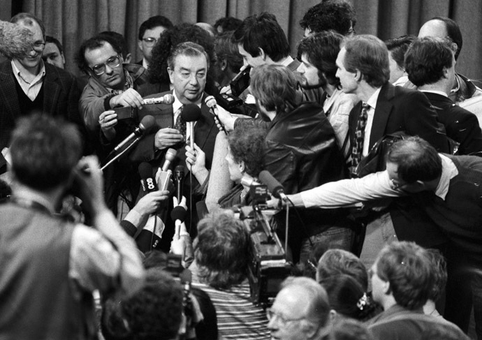 09/01/1991 Soviet Central Foreign Intelligence Service Director Academician Evgeny Primakov with journalists in the Soviet Foreign Ministry press center. (RIA Novosti / Prihodko)