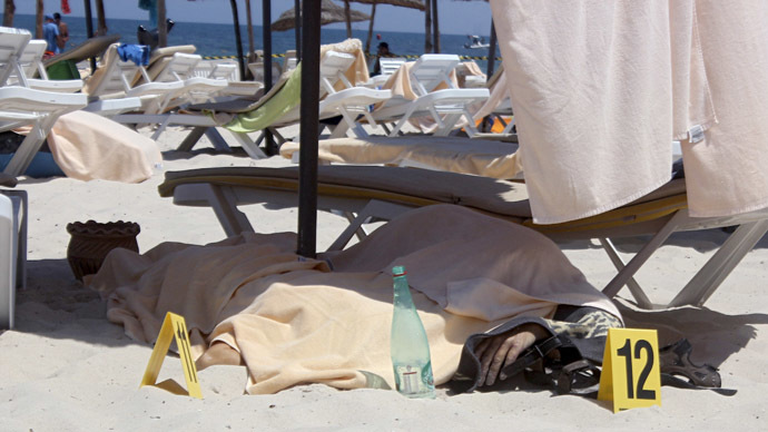 The body of a tourist shot dead by a gunman lies near a beachside hotel in Sousse, Tunisia June 26, 2015. (Reuters / Amine Ben Aziza)