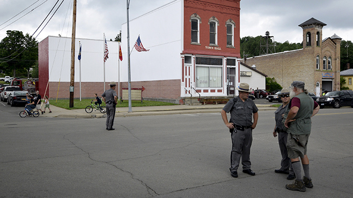 Escaped prisoner shot and killed in upstate New York, 2nd still loose
