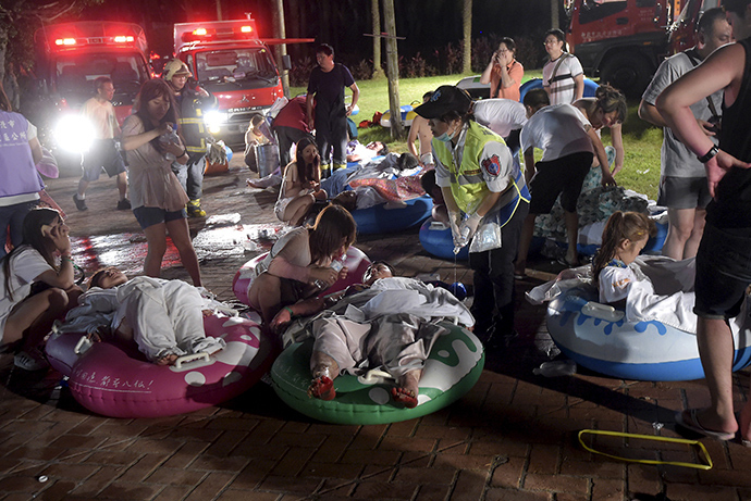 Injured victims from an accidental explosion during a music concert lie on the ground at the Formosa Water Park in New Taipei City, Taiwan, June 27, 2015 (Reuters / Wang Wei)