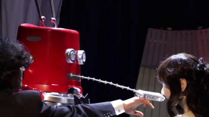 First-ever robot wedding takes place in Japan (VIDEO)