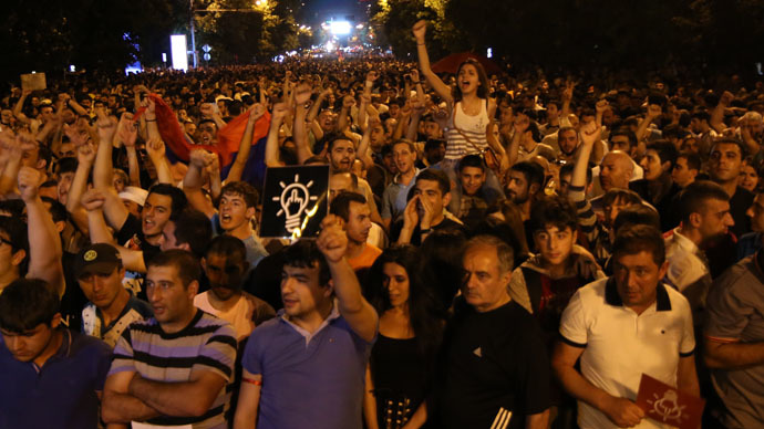 Armenia protesters leaving barricades amid authorities’ call for ‘constitutional order’
