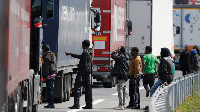 ​Calais migrant crisis: UK to beef up border security with 9ft high, 2.5 mile fence