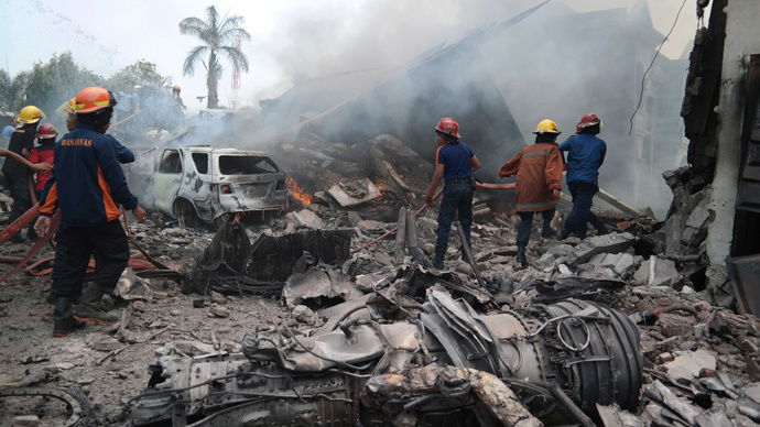 141 people killed as military plane crashes in residential area of Medan, Indonesia (VIDEO)