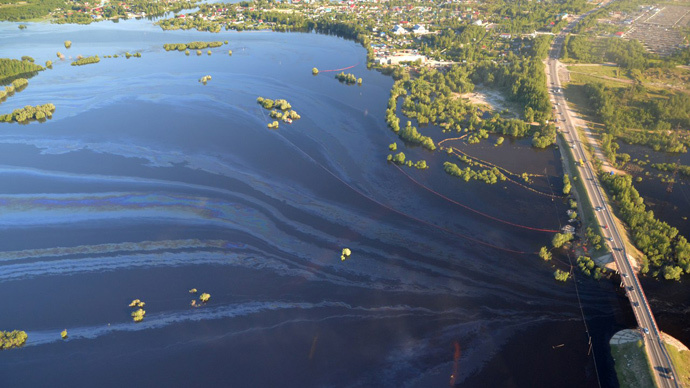 Crude oil leaks into water supply after pipeline rupture in Siberia