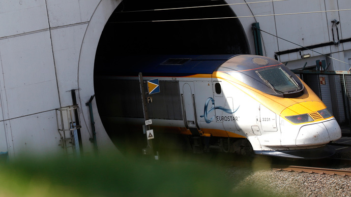 Track fire closes Eurostar tunnel at Calais